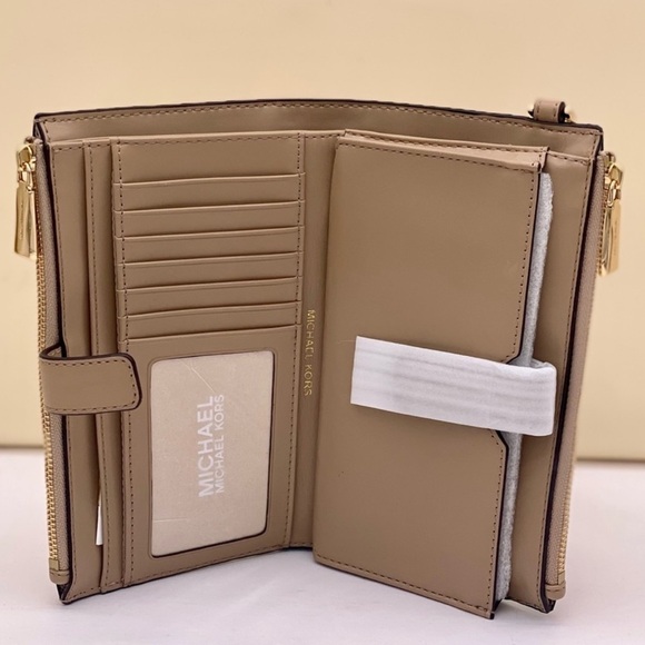 Michael Kors Wallet Wristlet Camel
Multi Color - Picture 4 of 12